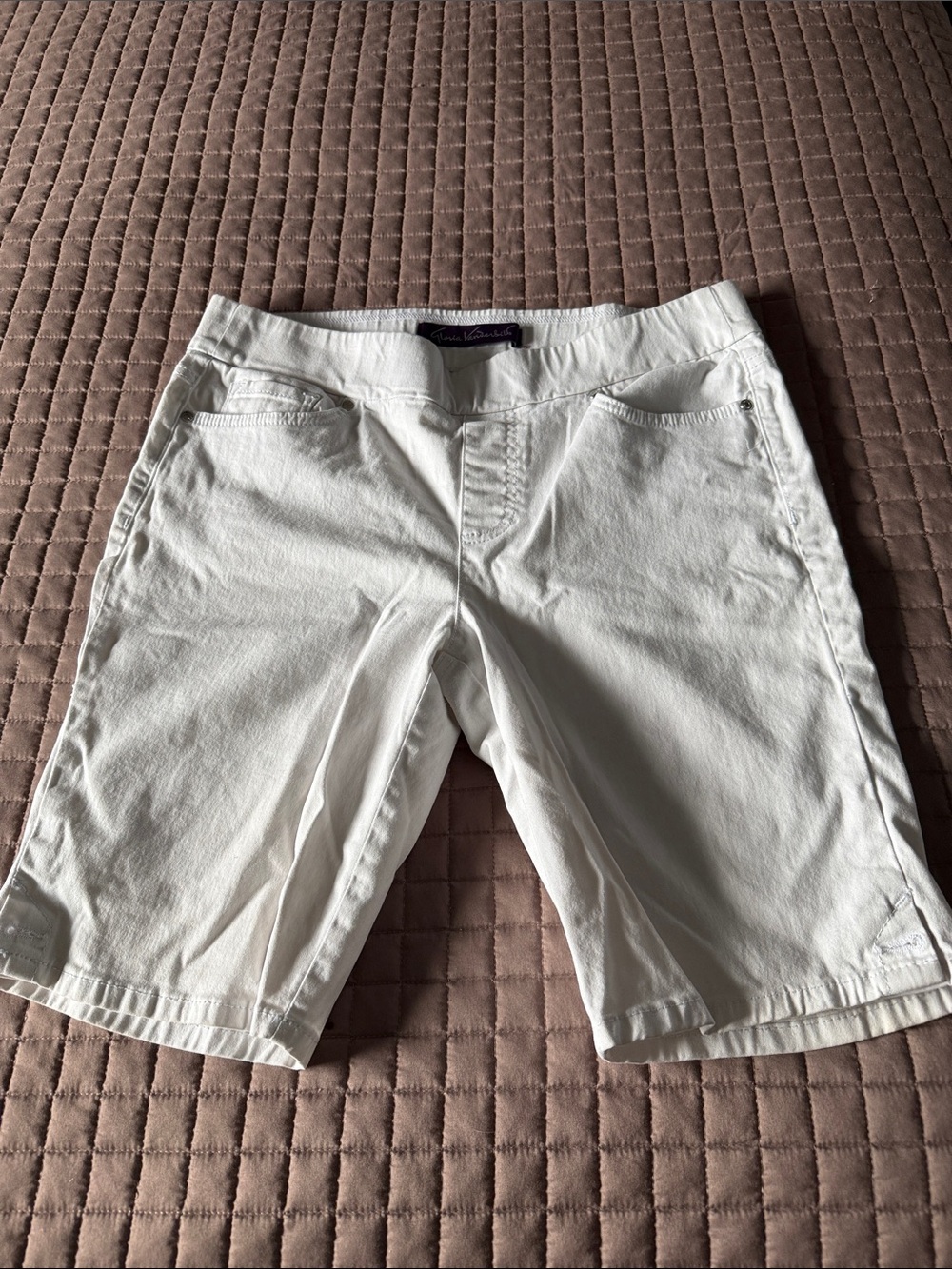 Gloria Vanderbilt White Flat-Front Cotton Shorts